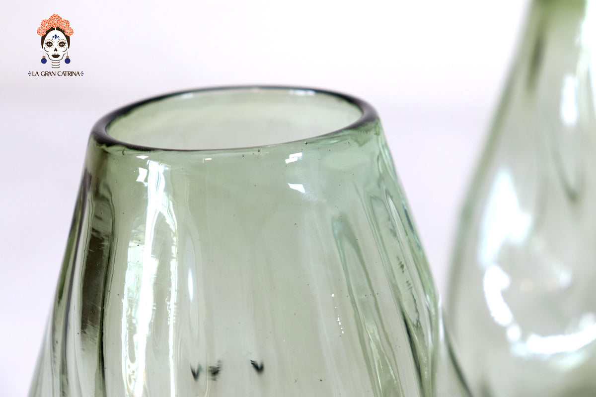 Vaso de Vidrio Soplado Verde Oliva 17 cm. 6.6 in. Vidrio Soplado
