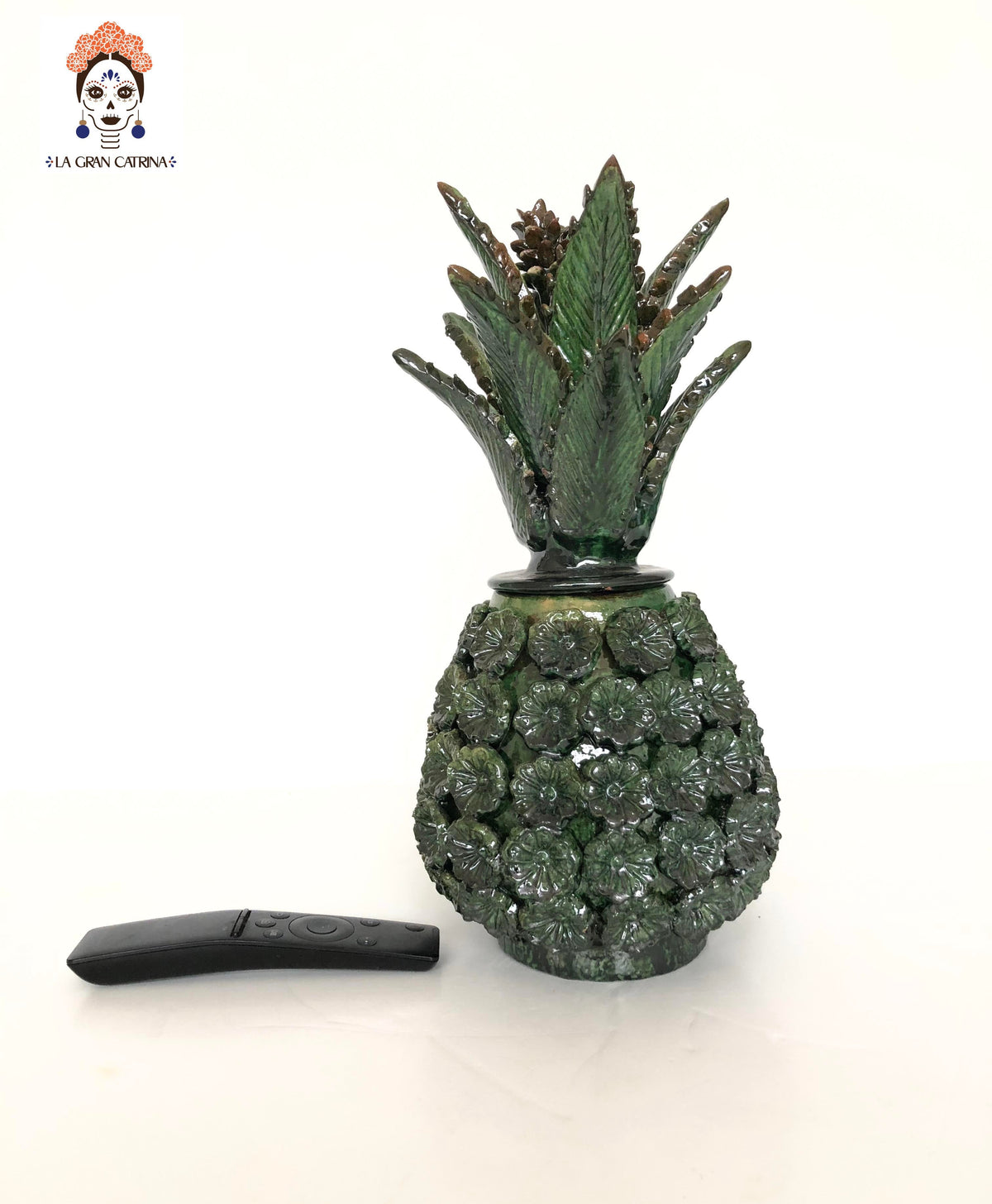 Piña michoacana de barro - Flores verdes - 33 cm. 13 in.